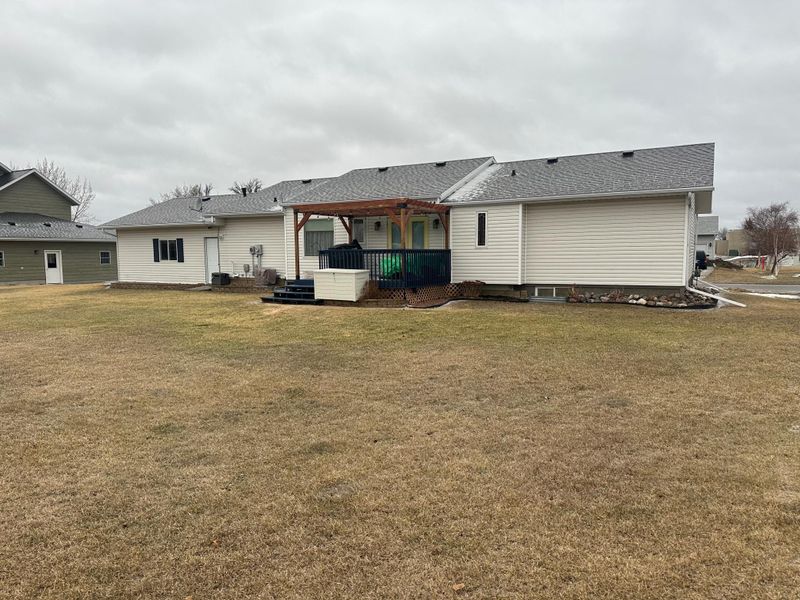 306 7th St SW, Roseau, MN 56751
