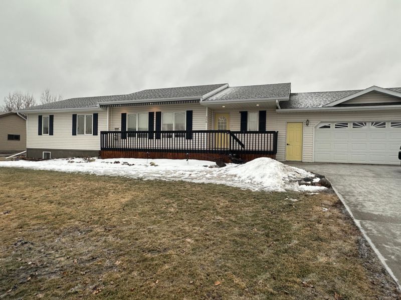 306 7th St SW, Roseau, MN 56751