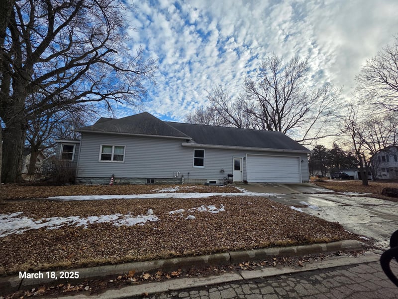 202 Pine St, Lucan, MN 56255
