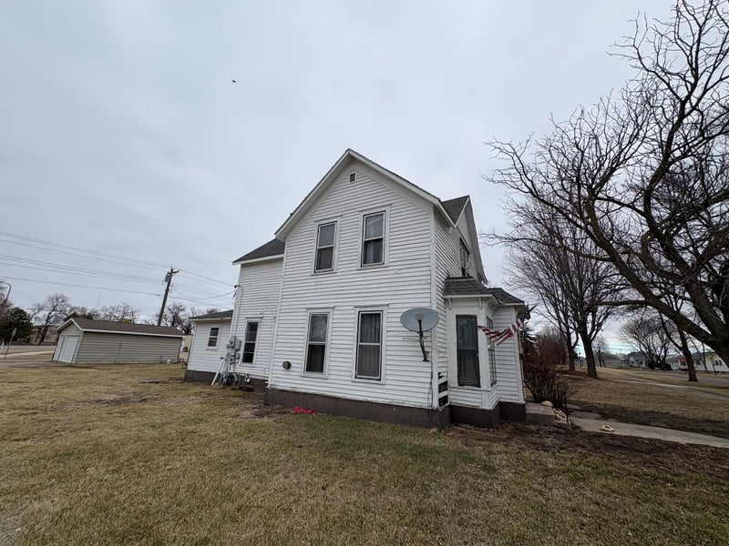 403 15th St N, Benson, MN 56215