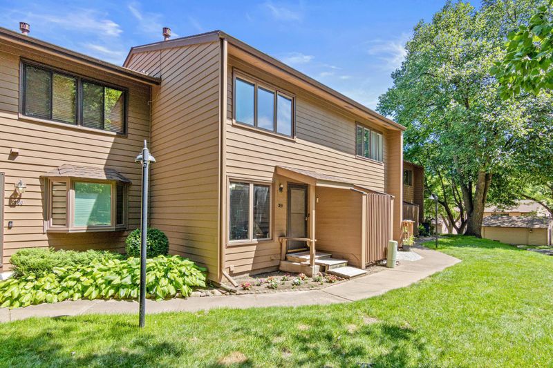 359 W Eagle Lake Dr, Maple Grove, MN 55369