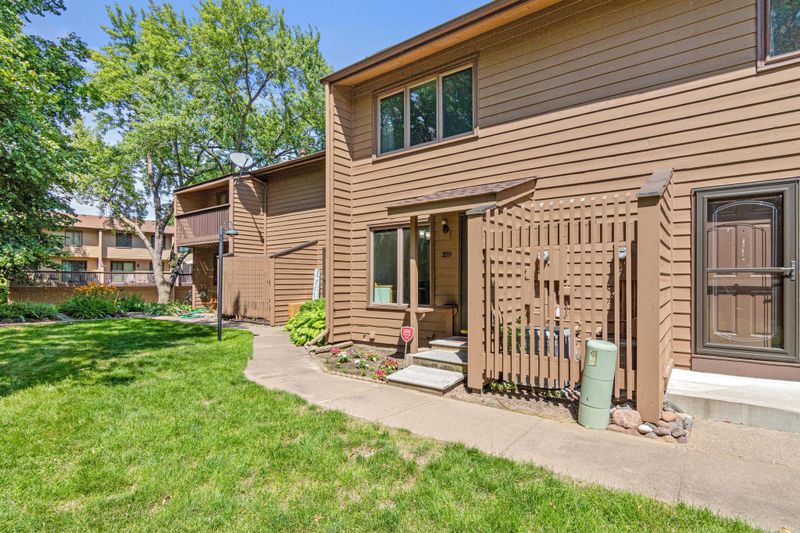 359 W Eagle Lake Dr, Maple Grove, MN 55369
