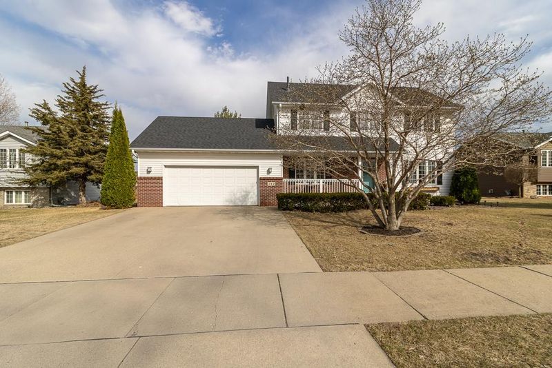 212 Falcon Dr, Mankato, MN 56001