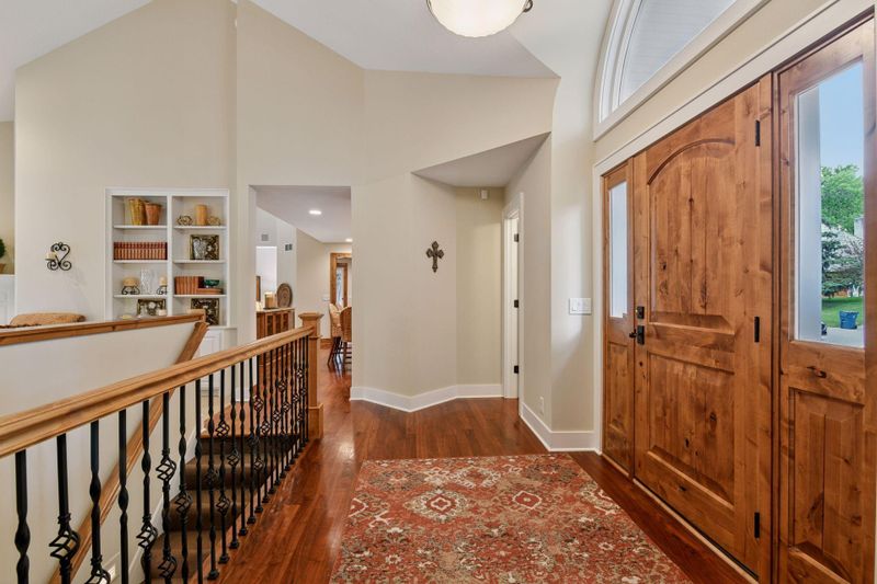 2115 Springwood Rd, Wayzata, MN 55391