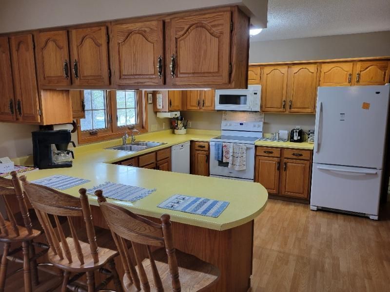 803 Circle Dr, Wells, MN 56097