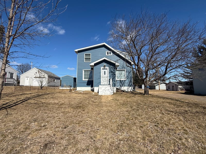 408 Dakota Ave W, Gilbert, MN 55741