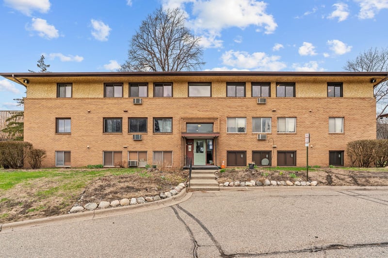 2349 Unity Ave N, Golden Valley, MN 55422
