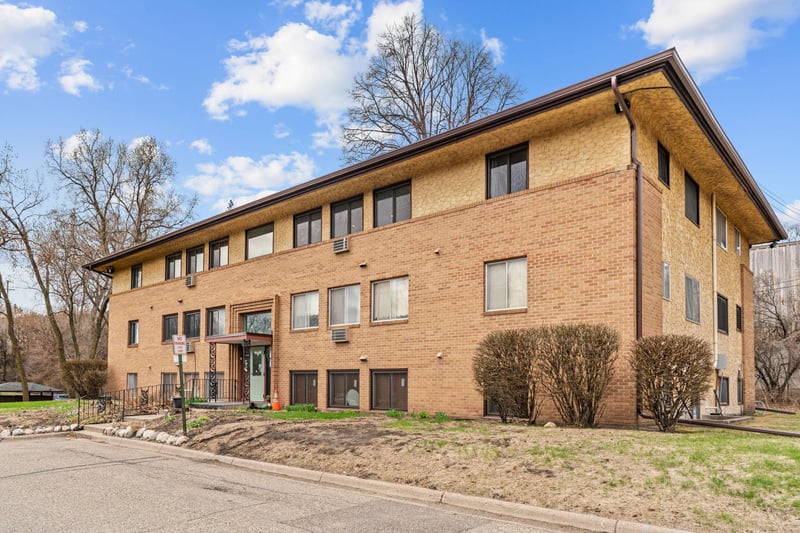 2349 Unity Ave N, Golden Valley, MN 55422
