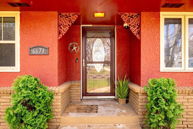6671 Maple St, North Branch, MN 55056