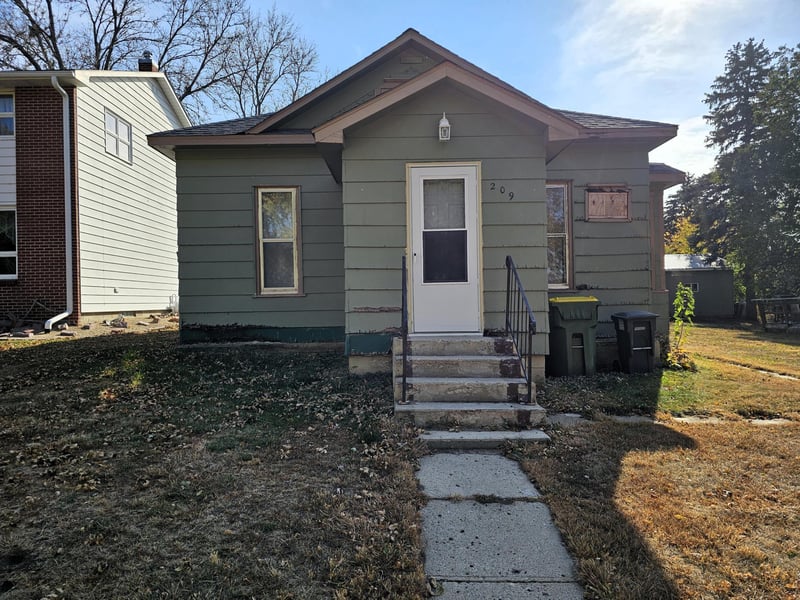 209 2nd St E, Jasper, MN 56144