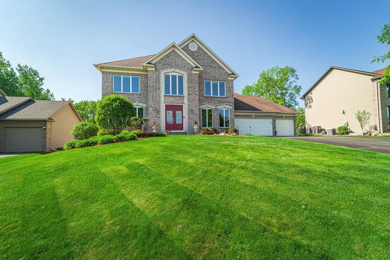 8516 Carriage Hill Cir, Savage, MN 55378