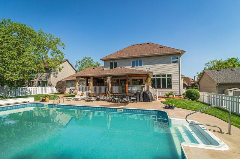 8516 Carriage Hill Cir, Savage, MN 55378
