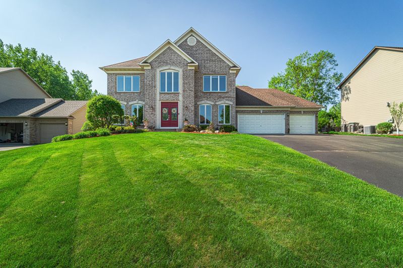 8516 Carriage Hill Cir, Savage, MN 55378