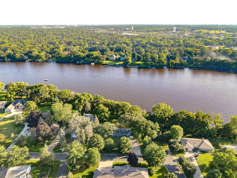 802 River Ln, Anoka, MN 55303