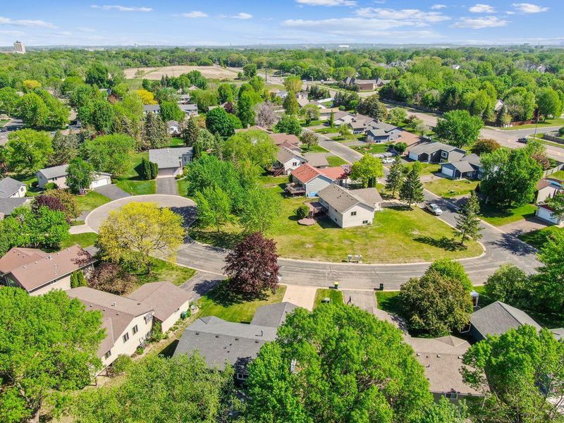 3865 Westbury Ln, Eagan, MN 55123