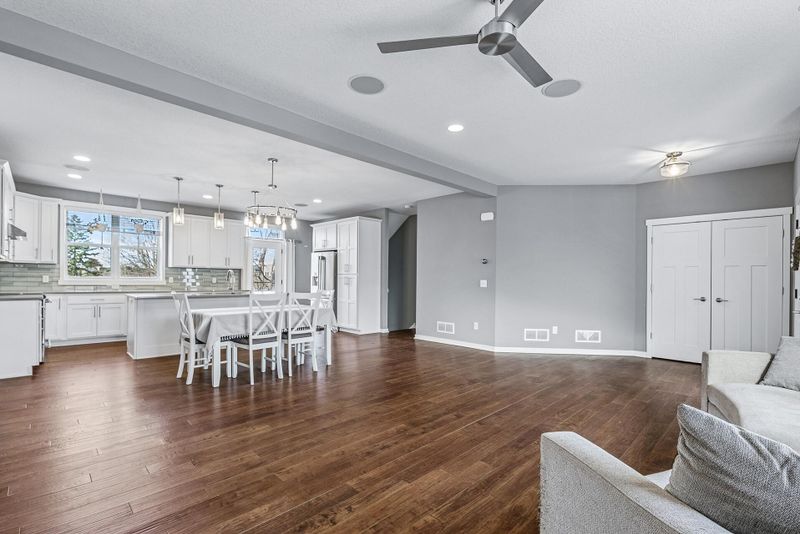 36 E 125th St, Burnsville, MN 55337
