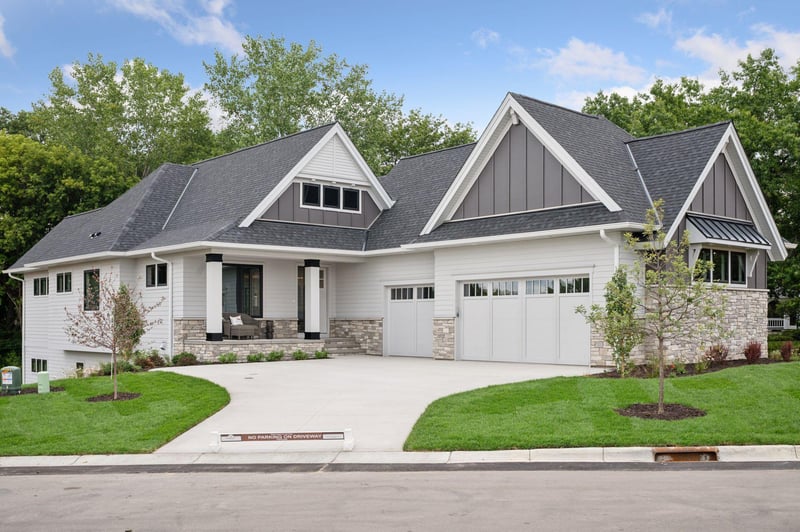 592 Harbor Ct, Shoreview, MN 55126