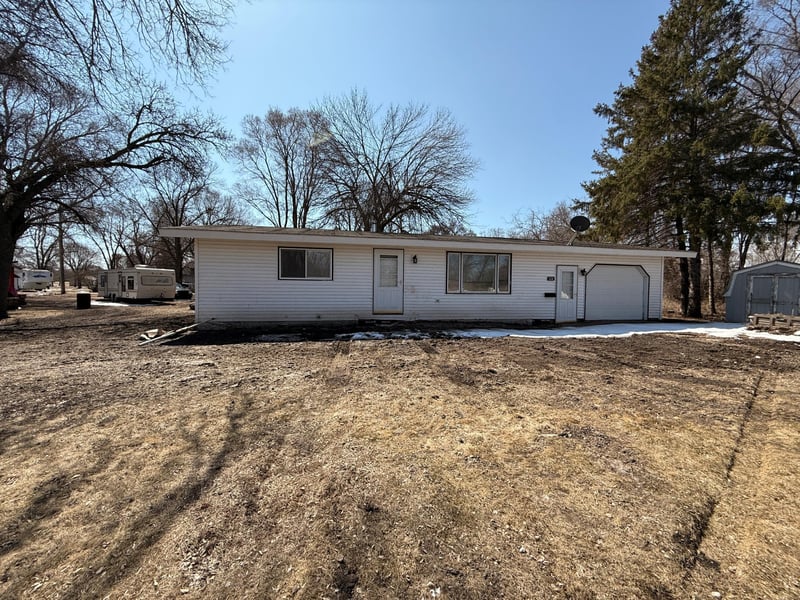 528 W Sorenson Ave, Appleton, MN 56208