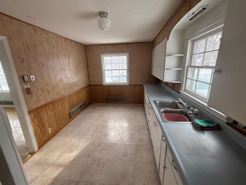 517 9th St NW, Willmar, MN 56201