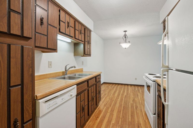 4575 W 80th Street Cir #130, Bloomington, MN 55437