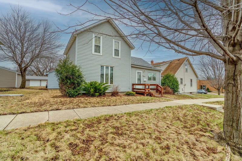 421 S Moore St, Blue Earth, MN 56013