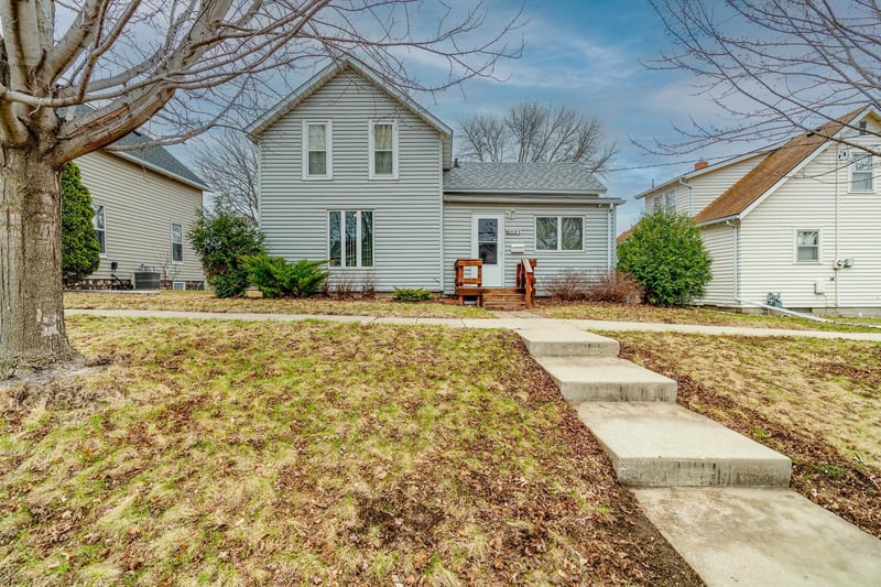421 S Moore St, Blue Earth, MN 56013