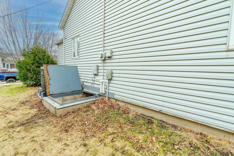 421 S Moore St, Blue Earth, MN 56013