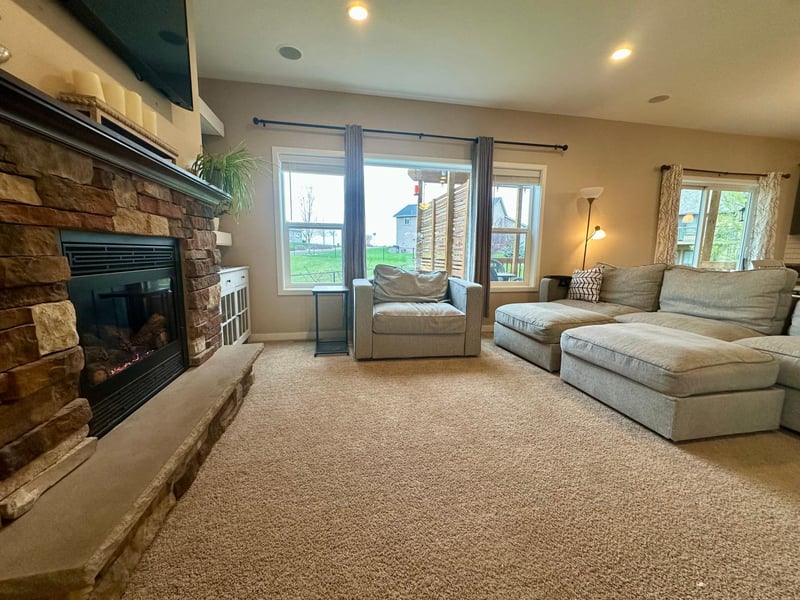 102 Bluff Ln, Dundas, MN 55019