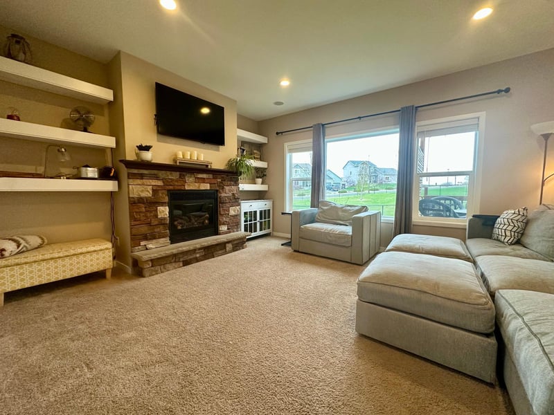 102 Bluff Ln, Dundas, MN 55019