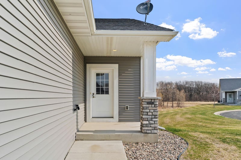 622 Shoreview Ln, Norwood Young America, MN 55397
