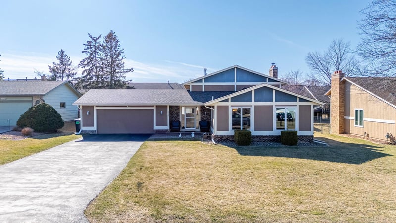 4000 Penrod Ln, Saint Anthony, MN 55421
