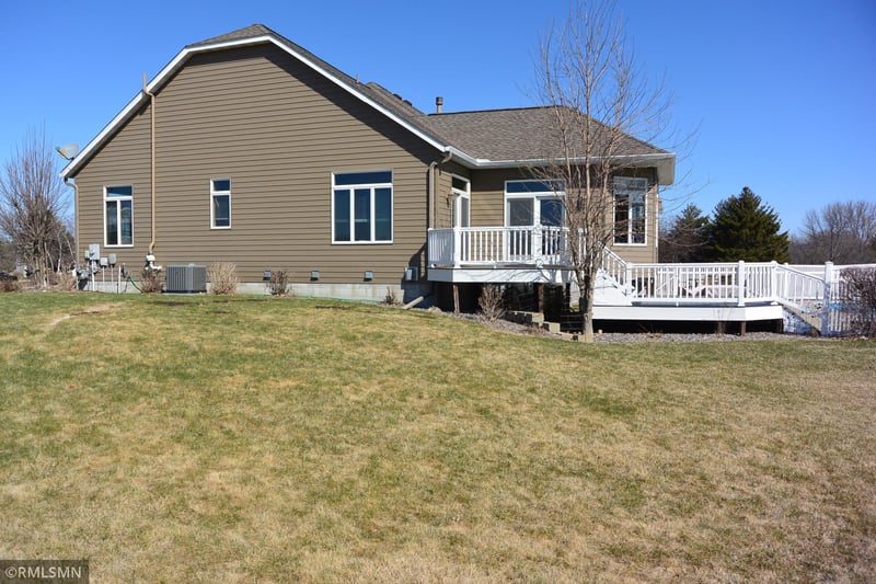 104 Fairway Dr, Glencoe, MN 55336