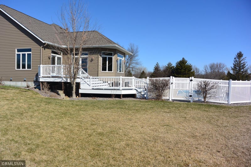 104 Fairway Dr, Glencoe, MN 55336