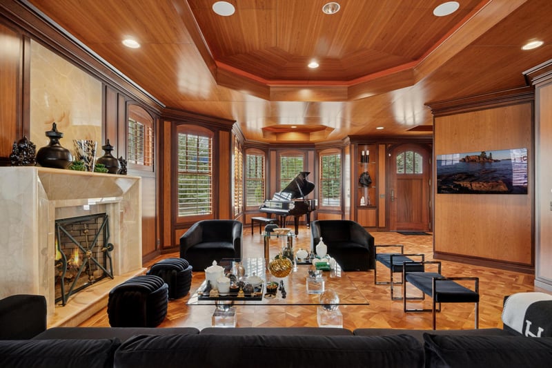 540 Rice St E, Wayzata, MN 55391
