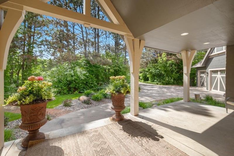 3565 Crestmoor Dr, Woodbury, MN 55125