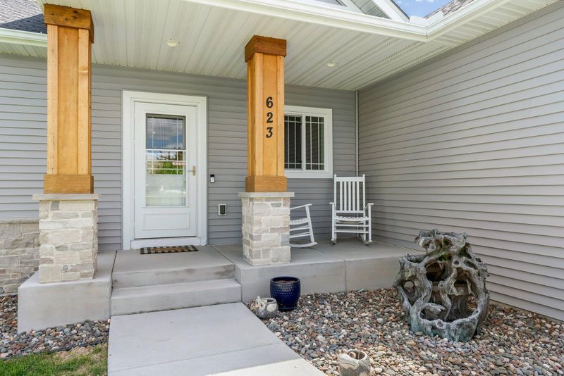623 Elins Lake Rd SE, Cambridge, MN 55008