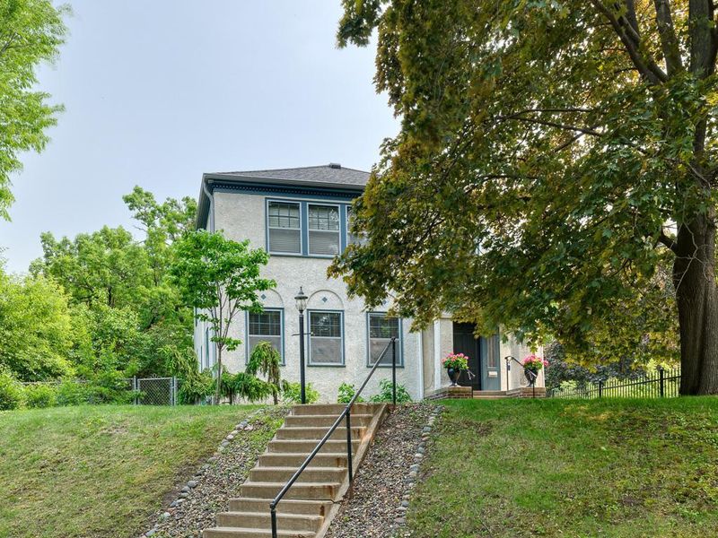 2292 Valentine Ave, Saint Paul, MN 55108