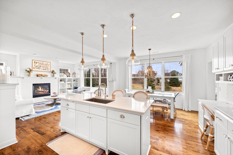 11689 E Laketowne Dr, Albertville, MN 55301