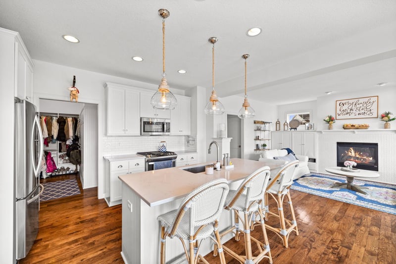 11689 E Laketowne Dr, Albertville, MN 55301