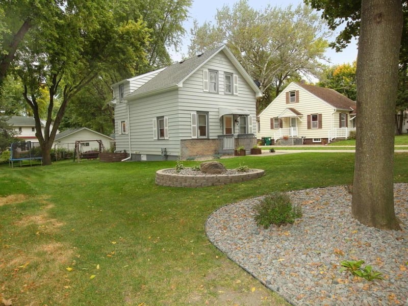 117 Fairlawn Ave E, Winsted, MN 55395