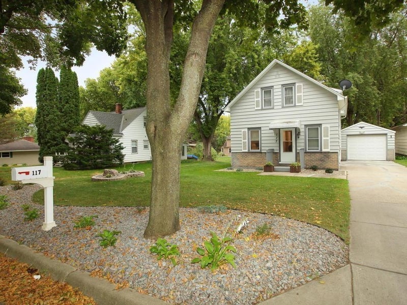 117 Fairlawn Ave E, Winsted, MN 55395
