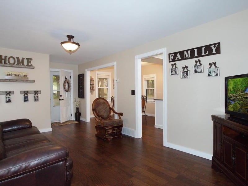 117 Fairlawn Ave E, Winsted, MN 55395