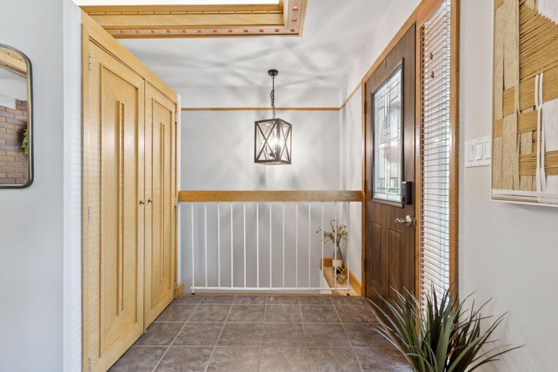 8545 Zenith Rd, Bloomington, MN 55431