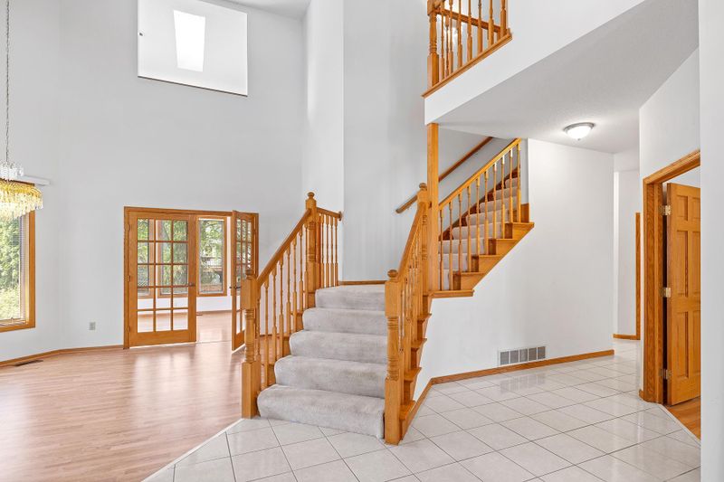 7204 Heatherton Cir, Edina, MN 55435