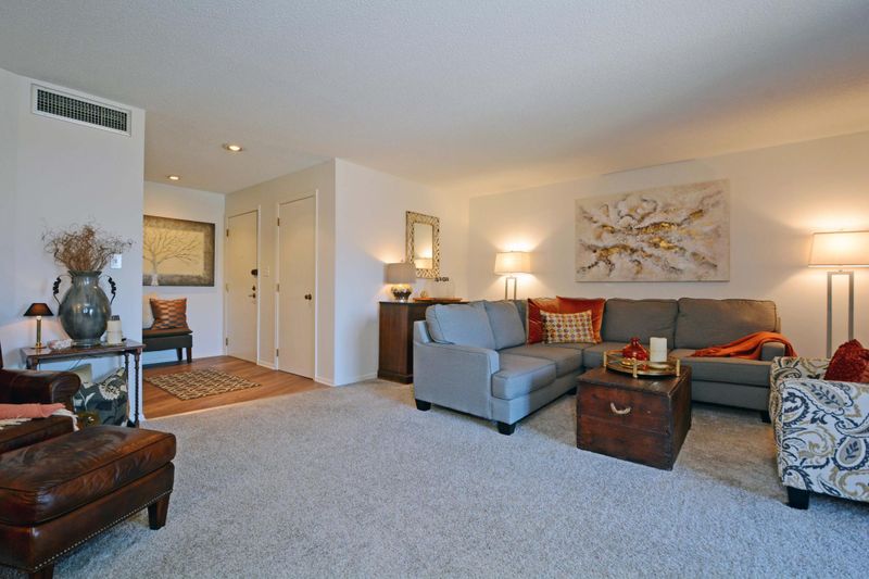 1860 Eagle Ridge Dr #W309, Mendota Heights, MN 55118