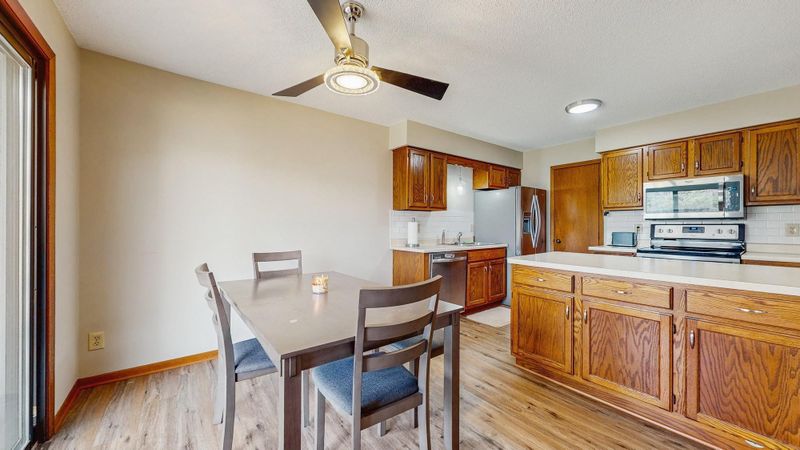 993 Heritage Ct E, Vadnais Heights, MN 55127