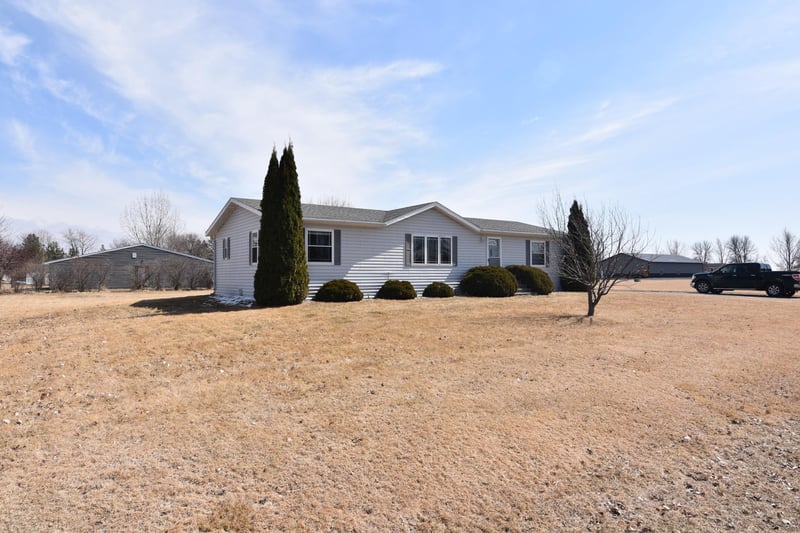 601 Governor Dr, Oklee, MN 56742