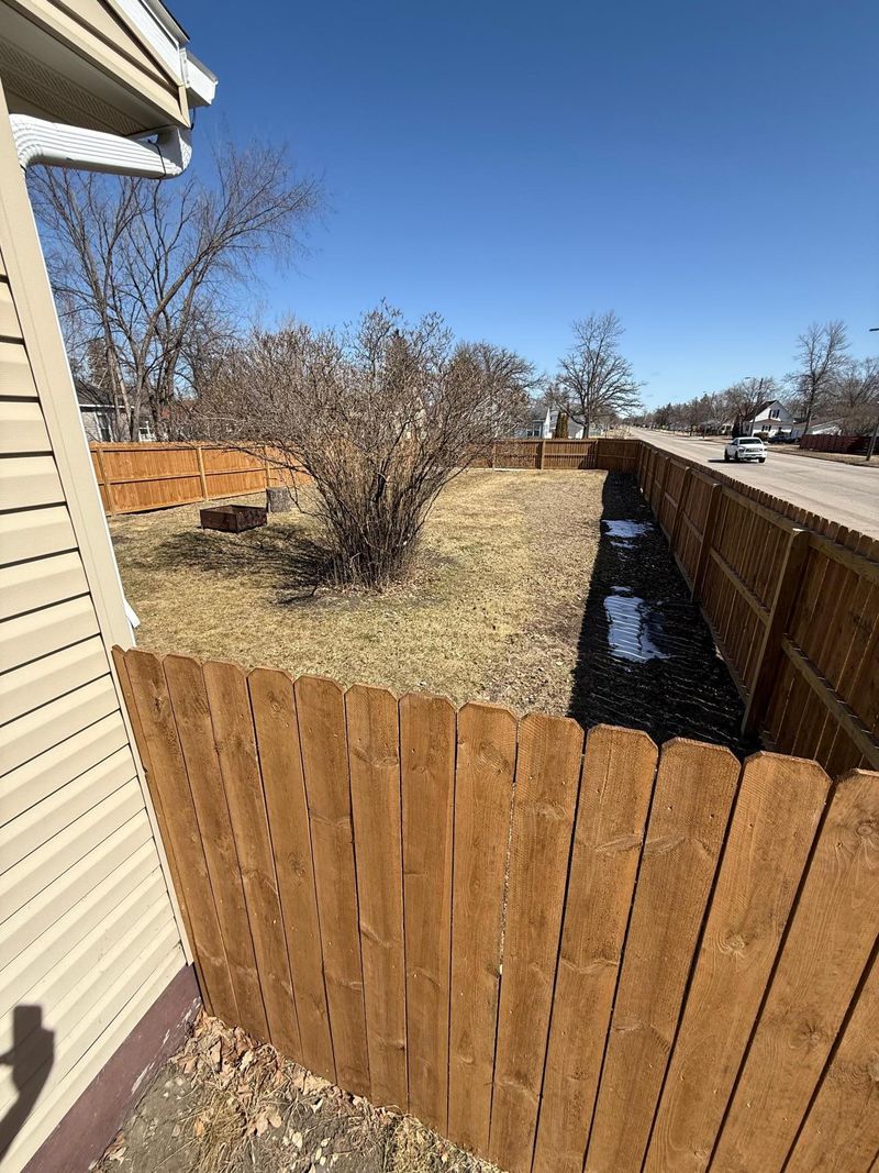 715 1st St E, Thief River Falls, MN 56701