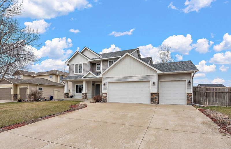 1206 Goldenray Dr, Faribault, MN 55021