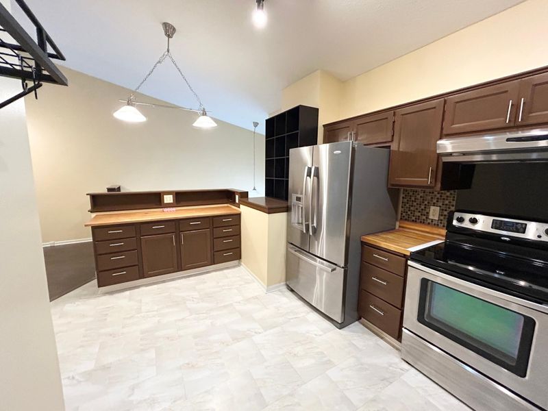 953 14th Ln SE, Cambridge, MN 55008